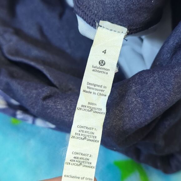 Lululemon Yin To You Crop Pant with Skirt Ink Blot White Blue size 4 - Picture 3 of 4